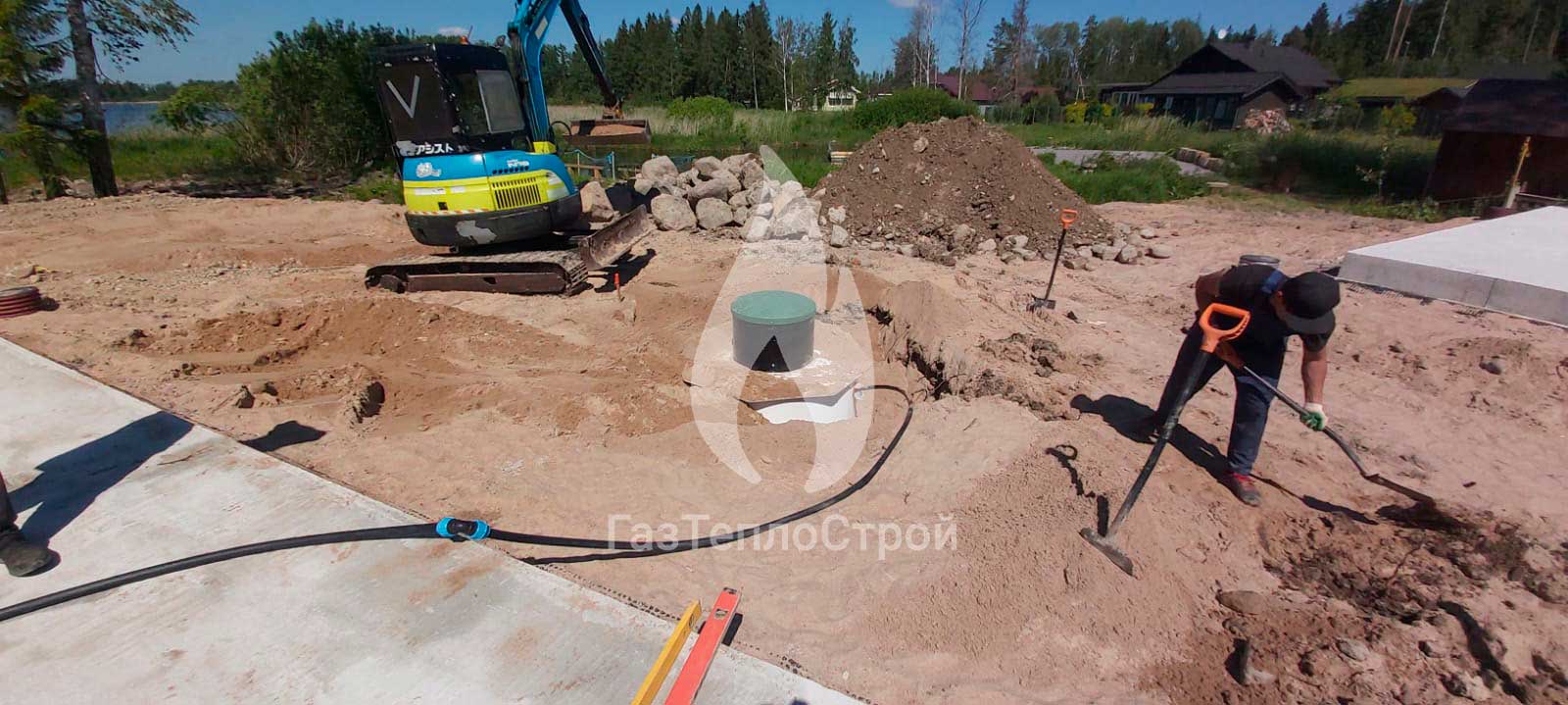 Фото вмонтированного септика в землю